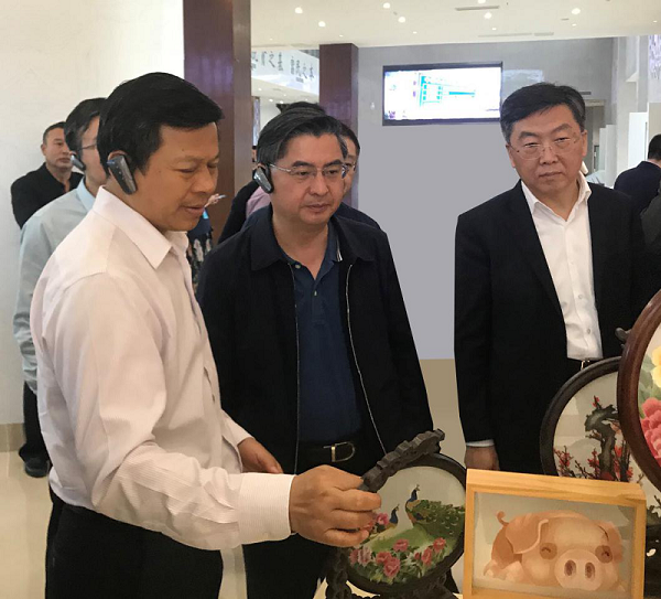 中國華融參加中央金融單位定點幫扶助力鄉(xiāng)村振興推進會   獲評金融單位定點扶貧先進集體、先進個人