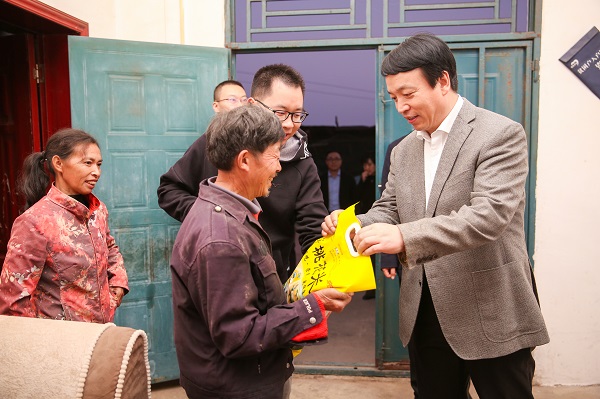 中國華融黨委副書記、監(jiān)事長胡建忠一行赴四川宣漢縣調(diào)研督導(dǎo)扶貧工作